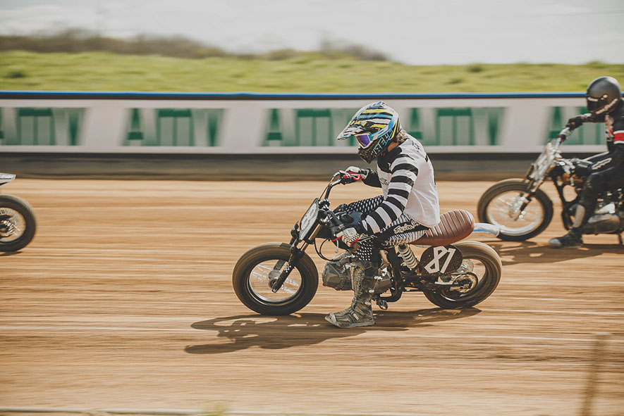 Flat Track Amv Assurance Pilote