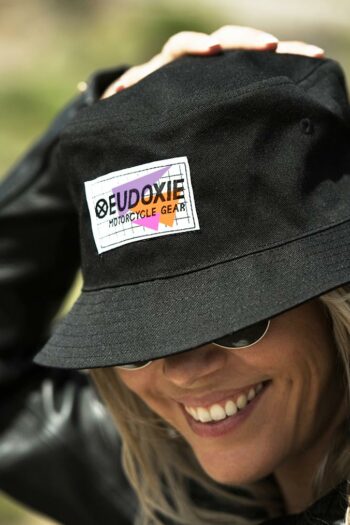 Eudoxie Bob 90's Femme Moto Roadtrip Soleil